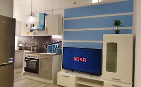 Central Lichtenberger Apartment for 6 People